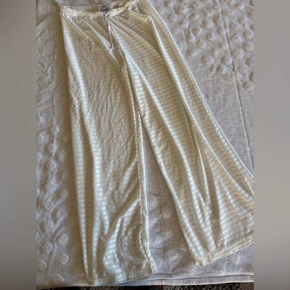 Hurley CROCHET  BEACH PANT SZ L
DRAWSTRING 
WAIST 15” elastic 
Inseam 28”